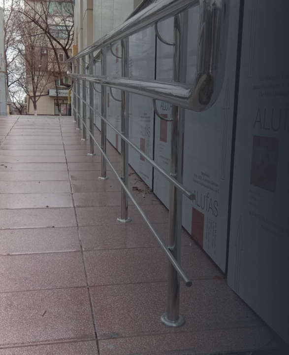 Поручні 
 нержавіючі на пандус